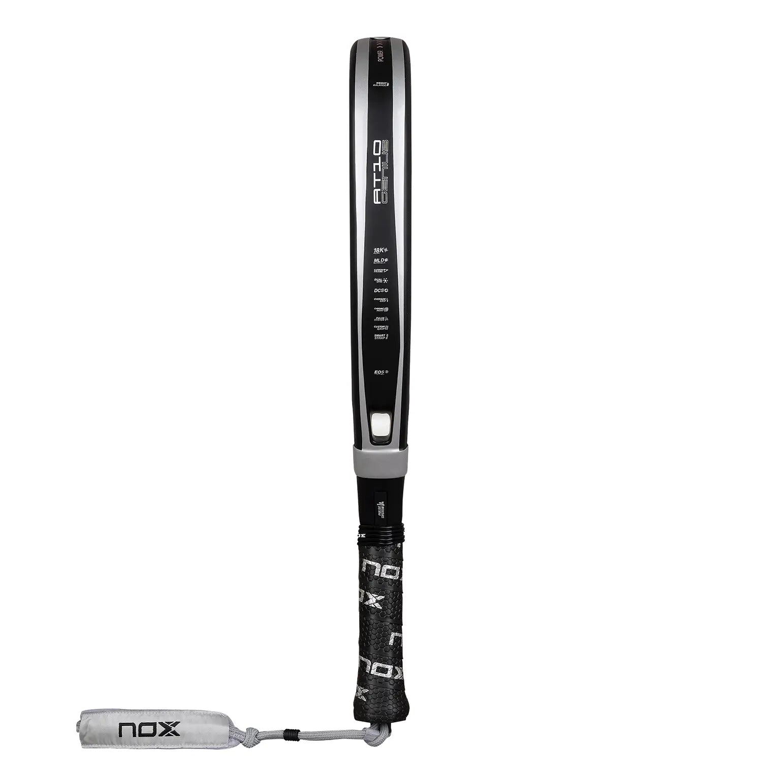 Zijaanzicht Nox AT10 Genius Attack 18K Alum 2026 – Agustín Tapia Edition. Diamantvormig padelracket met 18K Aluminized Carbon, MLD Black EVA-kern en Dual Spin-oppervlak.