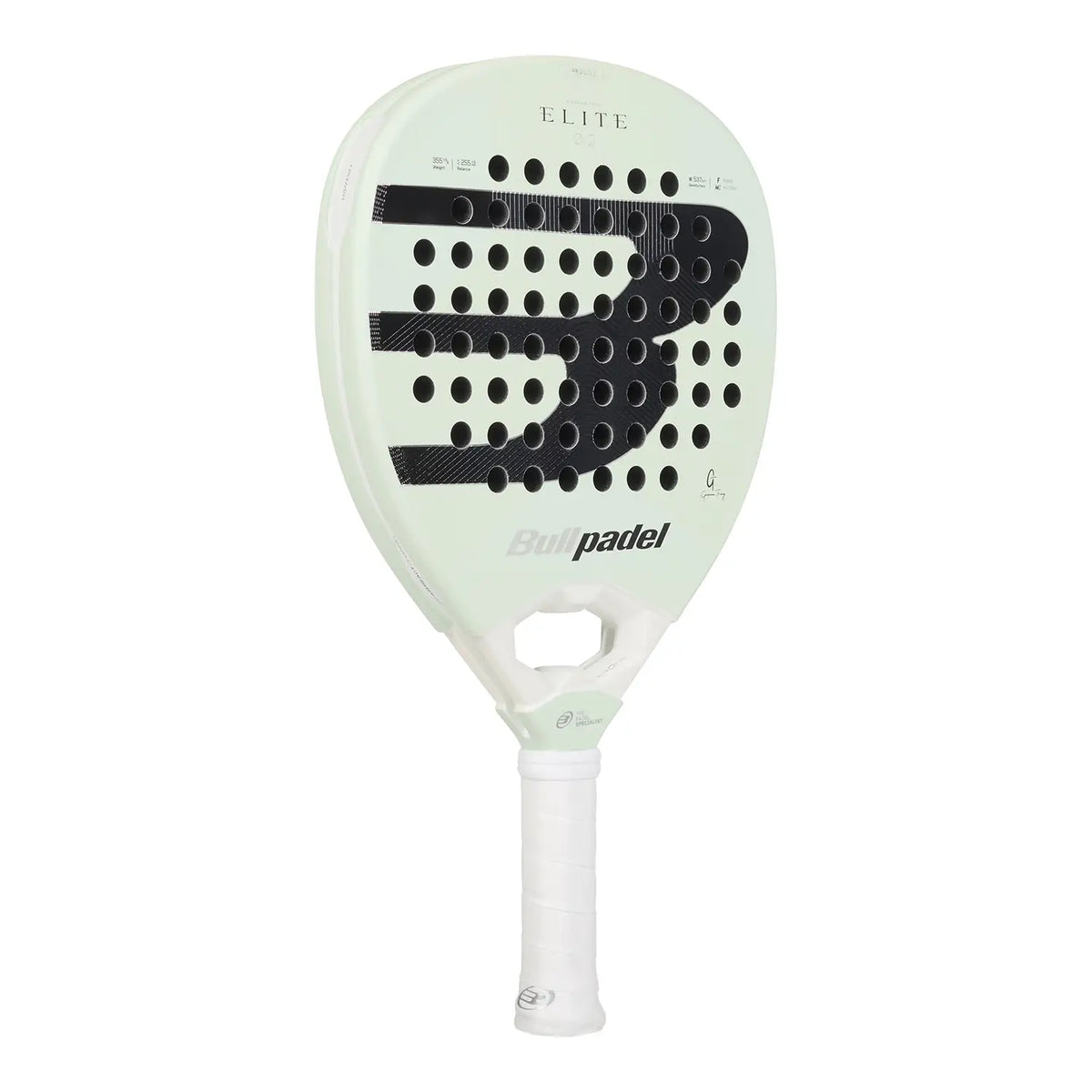 Schuin vooraanzicht Bullpadel Elite 02 2027 lichtgroen padel racket met zwart Bullpadel logo.