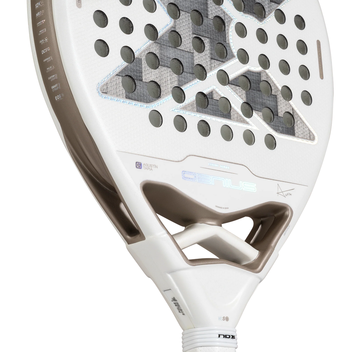 Detail kader wit padel racket Nox Genius 12k Lite 2027 met licht grijs Nox logo en bronzen details rond de rand van de kader