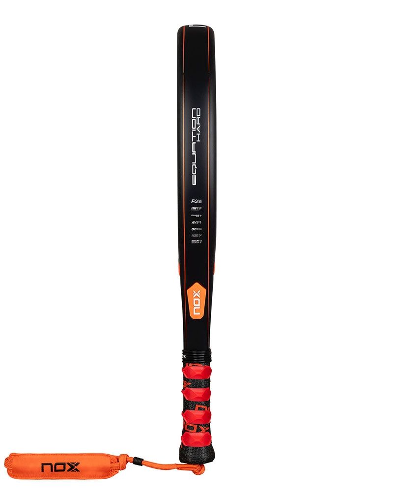 Zijaanzicht NOX Equation Hard Advanced 2026, zwart padelracket met oranje details