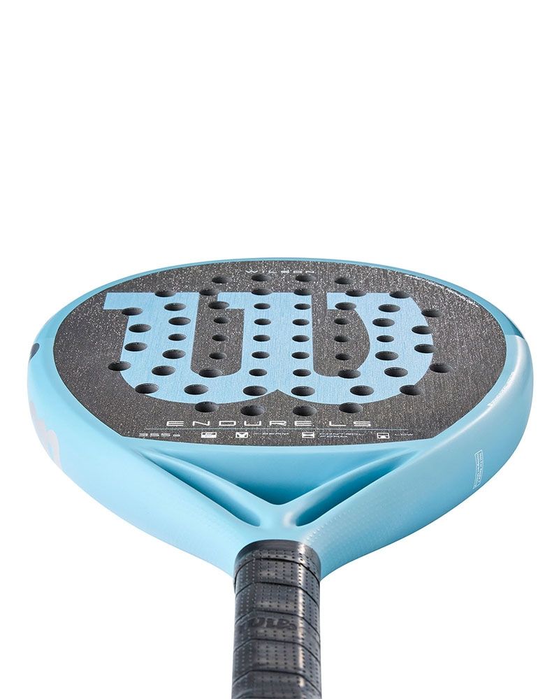Onderaanzicht Wilson Endure LS V1: rond controle-padelracket van 355 g met Comfort Flex, Control Foam en lage balans. Lichtblauw kader en logo van Wilson.