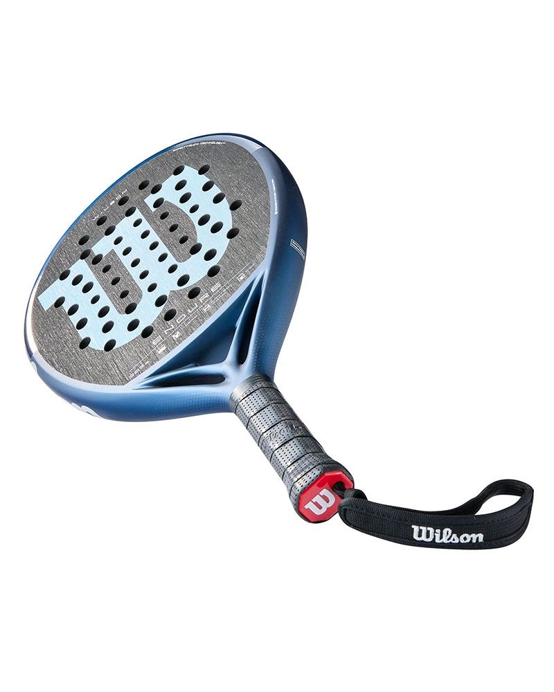 Schuin onderaanzicht Wilson Endure V1: rond controle-padelracket met lage balans, Y-Bridge design en hybride slagvlak. Donkerblauw kader met lichtblauw Wilson logo.