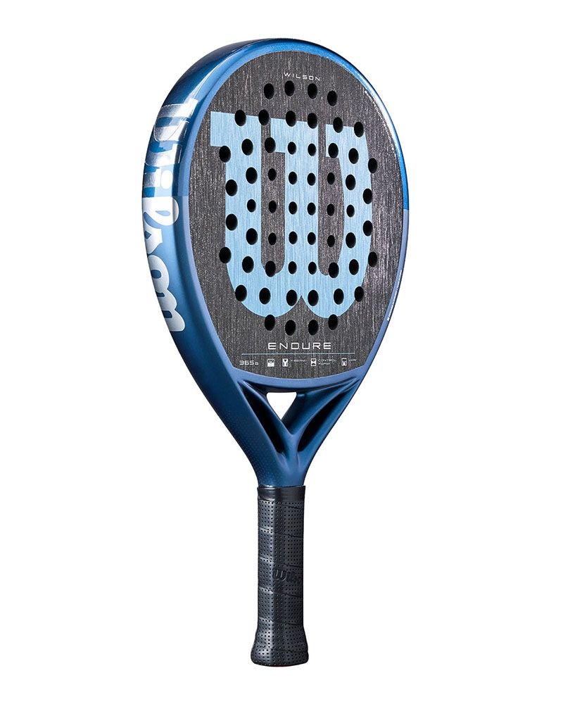 Schuin vooraanzicht Wilson Endure V1: rond controle-padelracket met lage balans, Y-Bridge design en hybride slagvlak. Donkerblauw kader met lichtblauw Wilson logo.