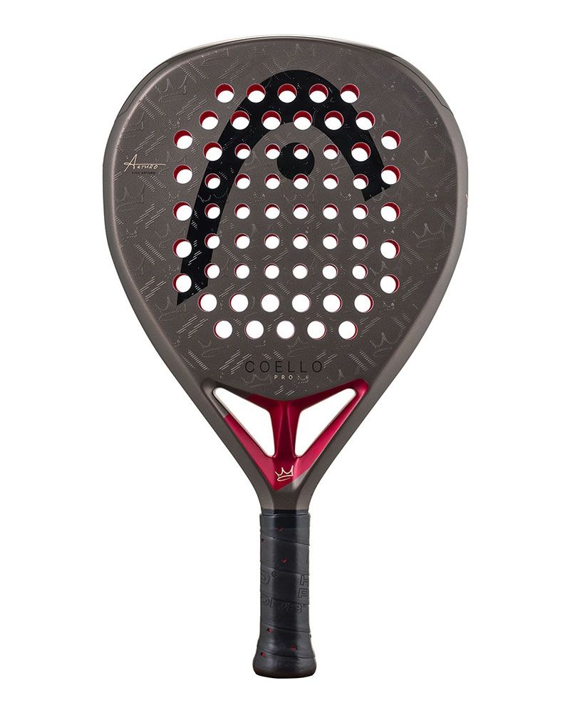 Vooraanzicht Head Coello Pro 2026 donker grijs padel racket met zwart Head logo en rode accenten.