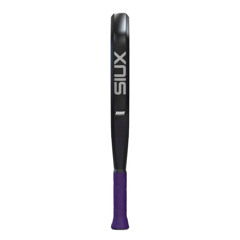 Zijaanzicht Siux Fenix Pro 2026 zwarte padel racket met paars handvat