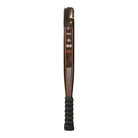 Zijaanzicht Siux Fenix Pro 5 2025 padelracket – Álex Chozas Edition. Diamantvorm met 24K Carbon, Hard EVA-kern en 3D-ruw oppervlak.