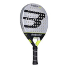 Schuin vooraanzicht Bullpadel Indiga Control 2026 padelracket – rond model met SoftEva-kern, Polyglass-bladen en CarbonTube-frame. Licht, controlegericht en comfortabel.