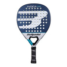 Vooraanzicht Bullpadel Indiga Power 2026 padelracket – diamantvorm met SoftEva-kern, Polyglass-bladen en carbon frame. Licht, krachtig en comfortabel.