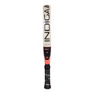ZIjaanzicht Bullpadel Indiga Woman 2026 padelracket – rond model met SoftEva-kern, Polyglass-bladen en carbon frame. Licht, wendbaar en controlegericht.