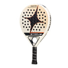 Schuin vooraanzicht StarVie Kenta+ 2025 padelracket – rond model met 12K Carbon Hyper, S-EVA Flex-kern en ruwe Spin Boost-afwerking.