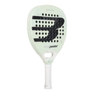 Schuin vooraanzicht Bullpadel Elite 02 2027 lichtgroen padel racket met zwart Bullpadel logo.