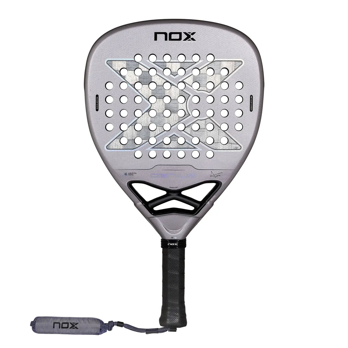 Vooraanzicht Nox Attack 18k 2027 grijs padel racket met lichter grijs X logo op het slagoppervlak.