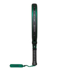 Zijaanzicht Nox Ventus Attack 12k 2027 felgroene padel racket met zwarte x op het slagoppervalk en zwart handvat.