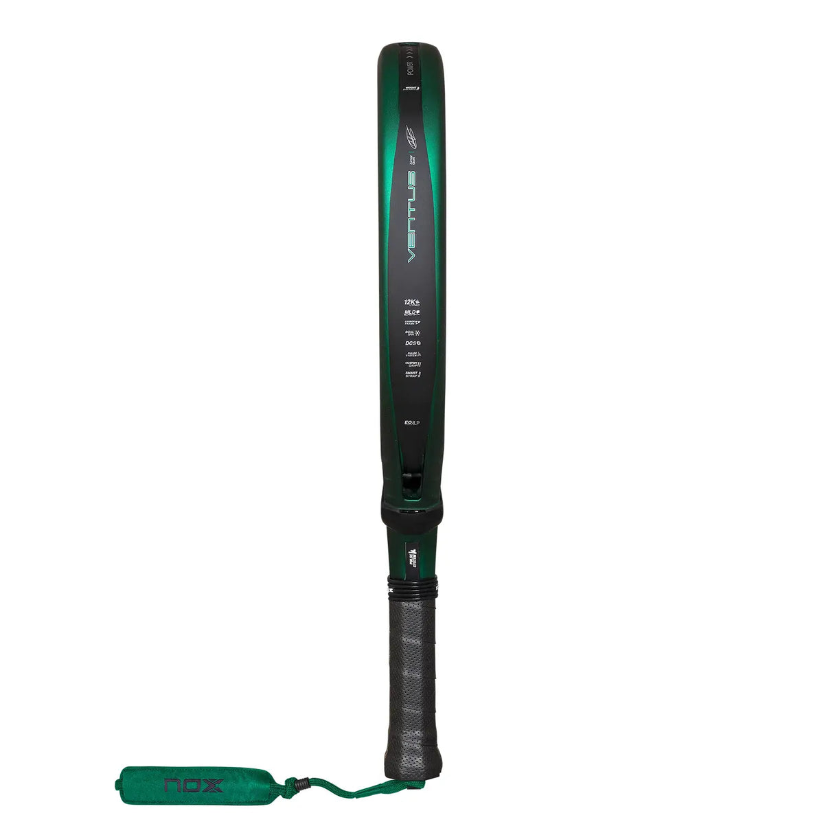 Zijaanzicht Nox Ventus Attack 12k 2027 felgroene padel racket met zwarte x op het slagoppervalk en zwart handvat.