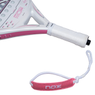 Hadvat wit padel racket Nox Pro Cup Silver 2027 met roze details met afneembaar koordje