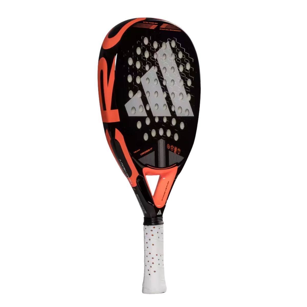 Schuin vooraanzicht Adidas Cross It Team 3.4 – 2025 padelracket – rond model met glasvezel bladen EVA Soft Performance kern voor veelzijdig spel. cZwart slagoppervlak met wit Adidas logo en oranje accenten op het kader.