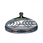 Bovenaanzicht grijze Bullpadel XPLO CMF 26 padelracket – Geometric vorm met Fibrix-blad, Multieva-kern en 3D Grain. Explosieve power met ultiem comfort.
