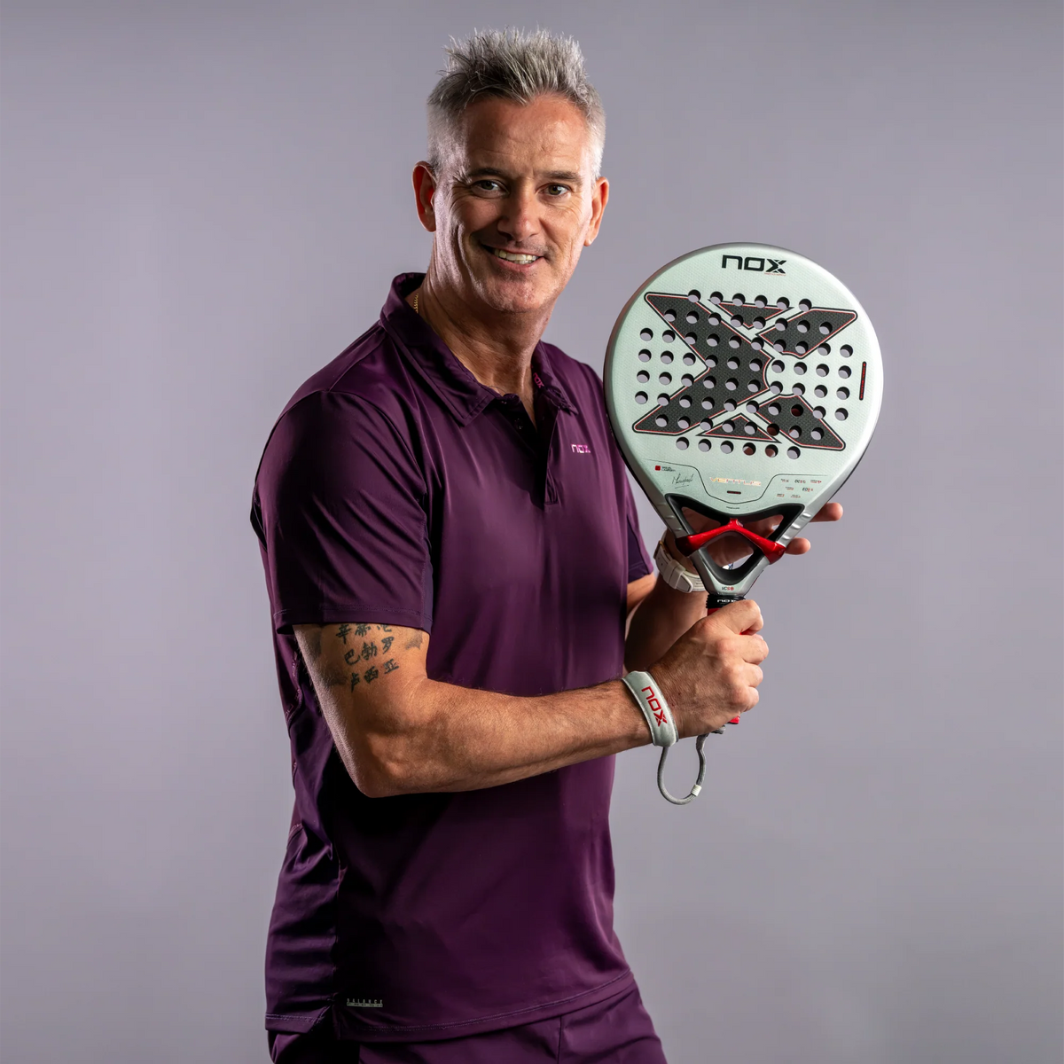 Miguel Lamperti met grijs padel racket Nox Ventus Control 3k 2027