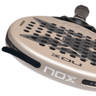 Bovenaanzicht bronzen padel racket Nox Ventus Light 12k 2027 met afneembare gewichten