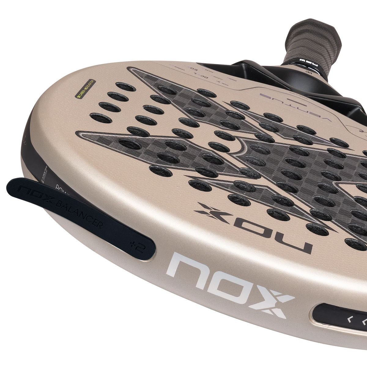 Bovenaanzicht bronzen padel racket Nox Ventus Light 12k 2027 met afneembare gewichten