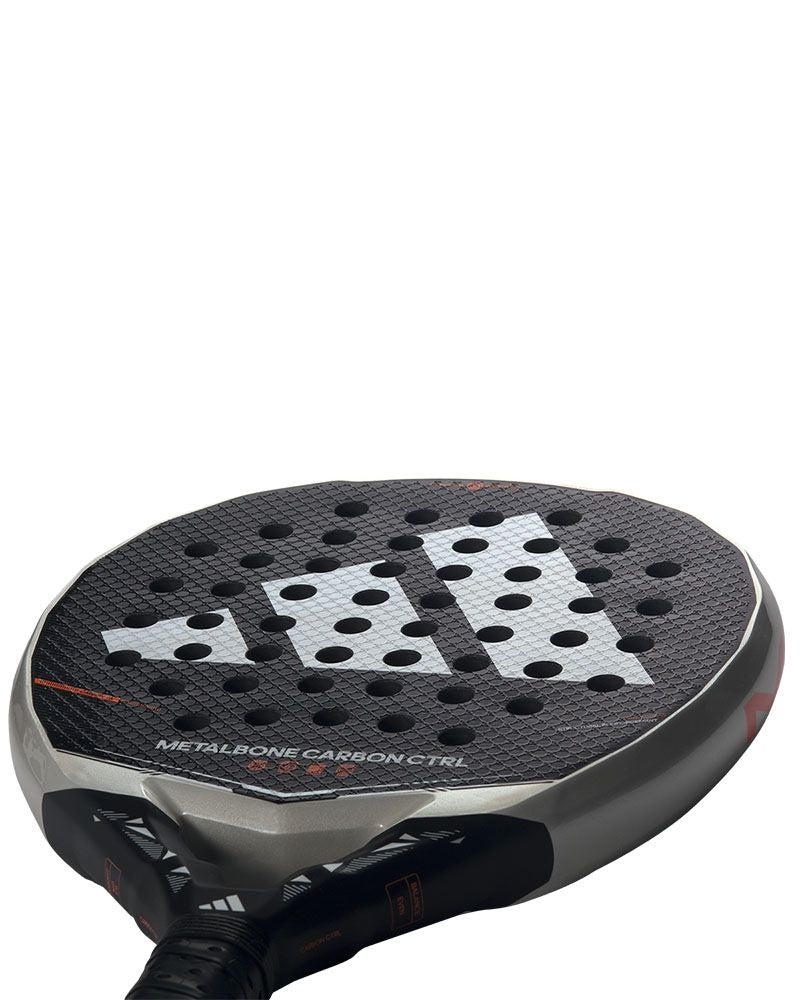 Schuin bovenaanzicht Adidas Metalbone Carbon CTRL 2026 – Controle Padelracket | 6K Carbon