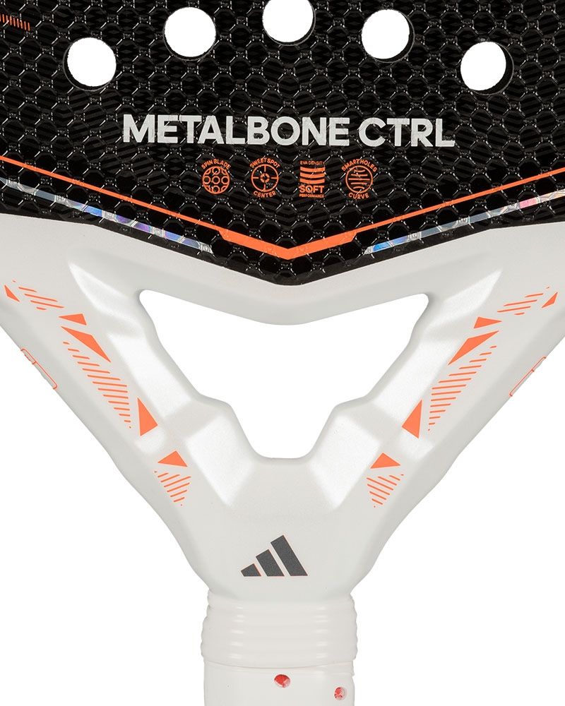 Detail kader Adidas Metalbone CTRL 2026: ronde pro-racket met maximaal controlegevoel, Carbon Aluminized 16K, EVA Soft Performance en verstelbaar Weight & Balance System.