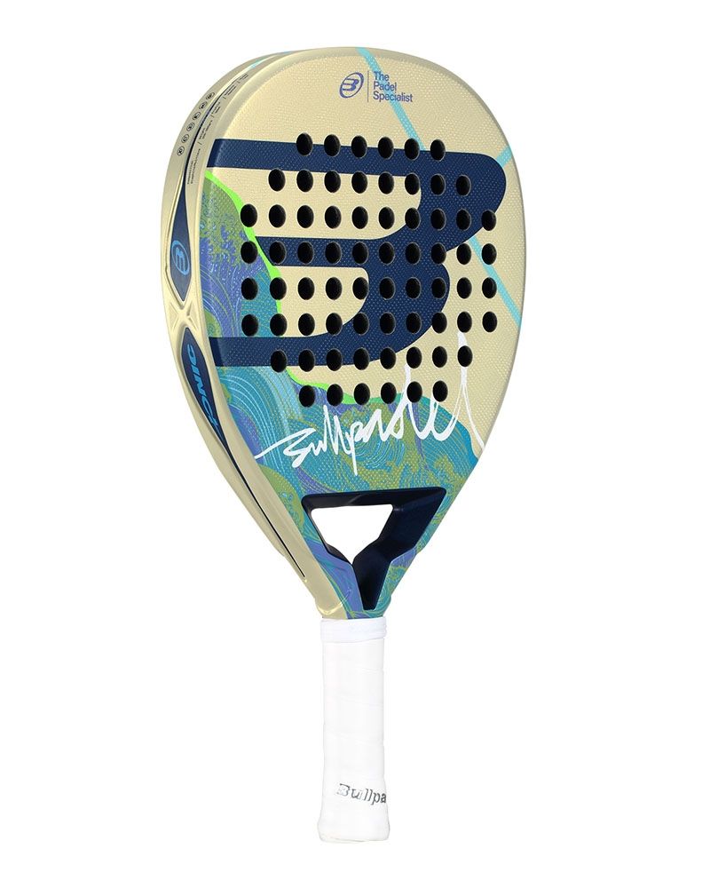 Schuin vooraanzicht Bullpadel Ionic Light 26 Woman – Licht en wendbaar dames padelracket