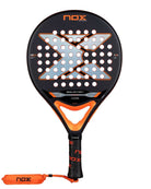 Vooraanzicht NOX Equation Hard Advanced 2026, zwart padelracket met oranje details