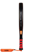 Zijaanzicht NOX Equation Hard Advanced 2026, zwart padelracket met oranje details