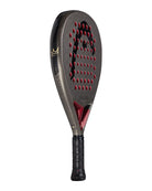 Schuin vooraanzicht Head Coello Pro 2026 donker grijs padel racket met zwart Head logo en rode accenten.