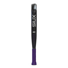 Zijaanzicht Siux Fenix Pro 2026 zwarte padel racket met paars handvat